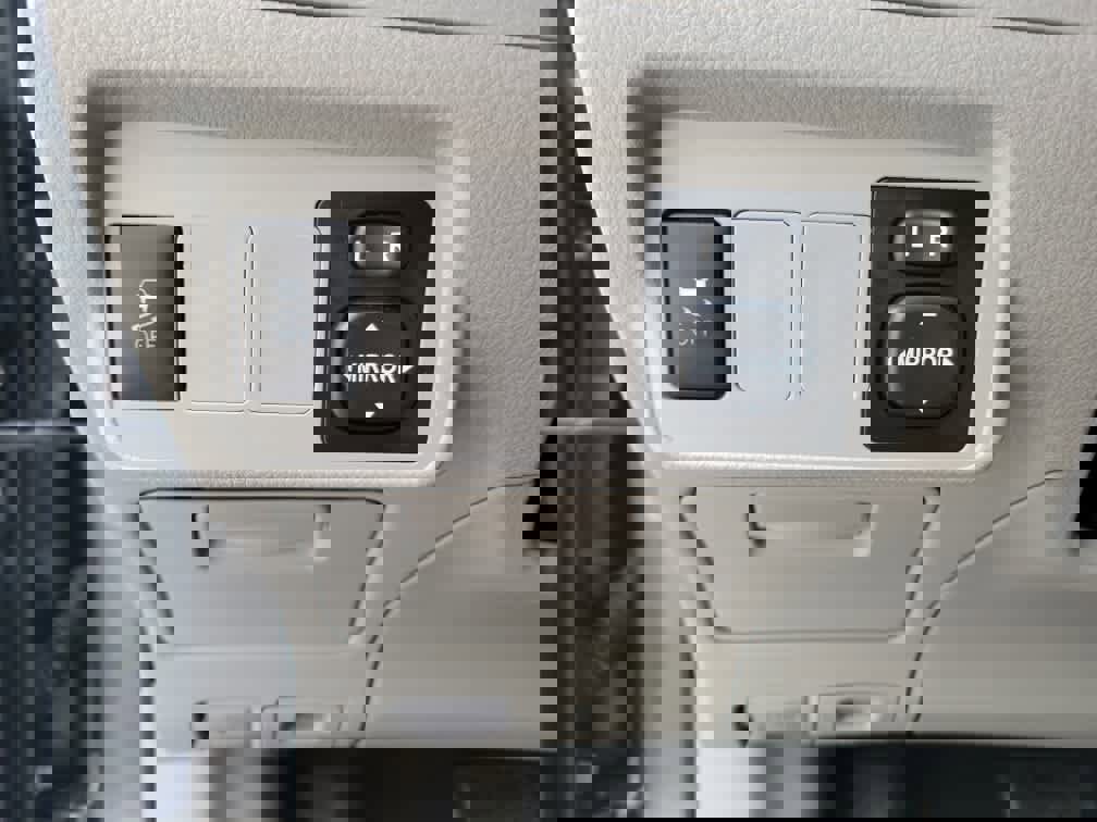 Used 2013 Toyota Corolla LE image 16