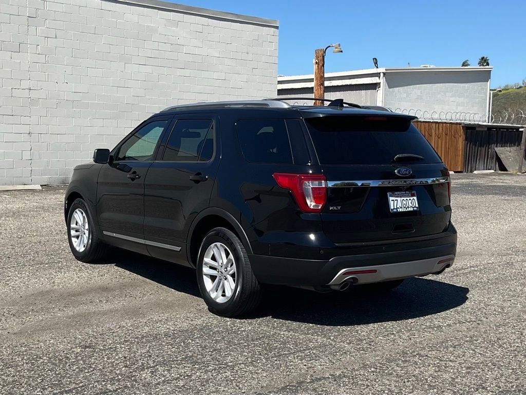 Used 2017 Ford Explorer XLT w/ Equipment Group 202A image 4