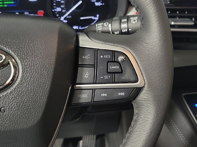Used 2026 Toyota Sienna XLE FWD image 26