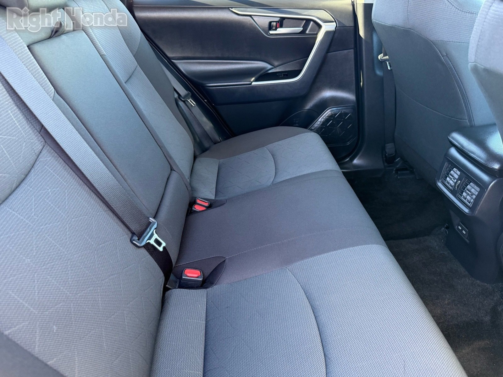 Used 2025 Toyota RAV4 XLE image 28