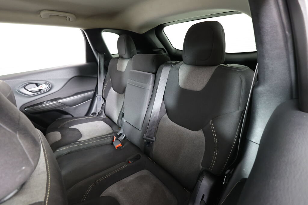 Used 2014 Jeep Cherokee Latitude FWD image 15