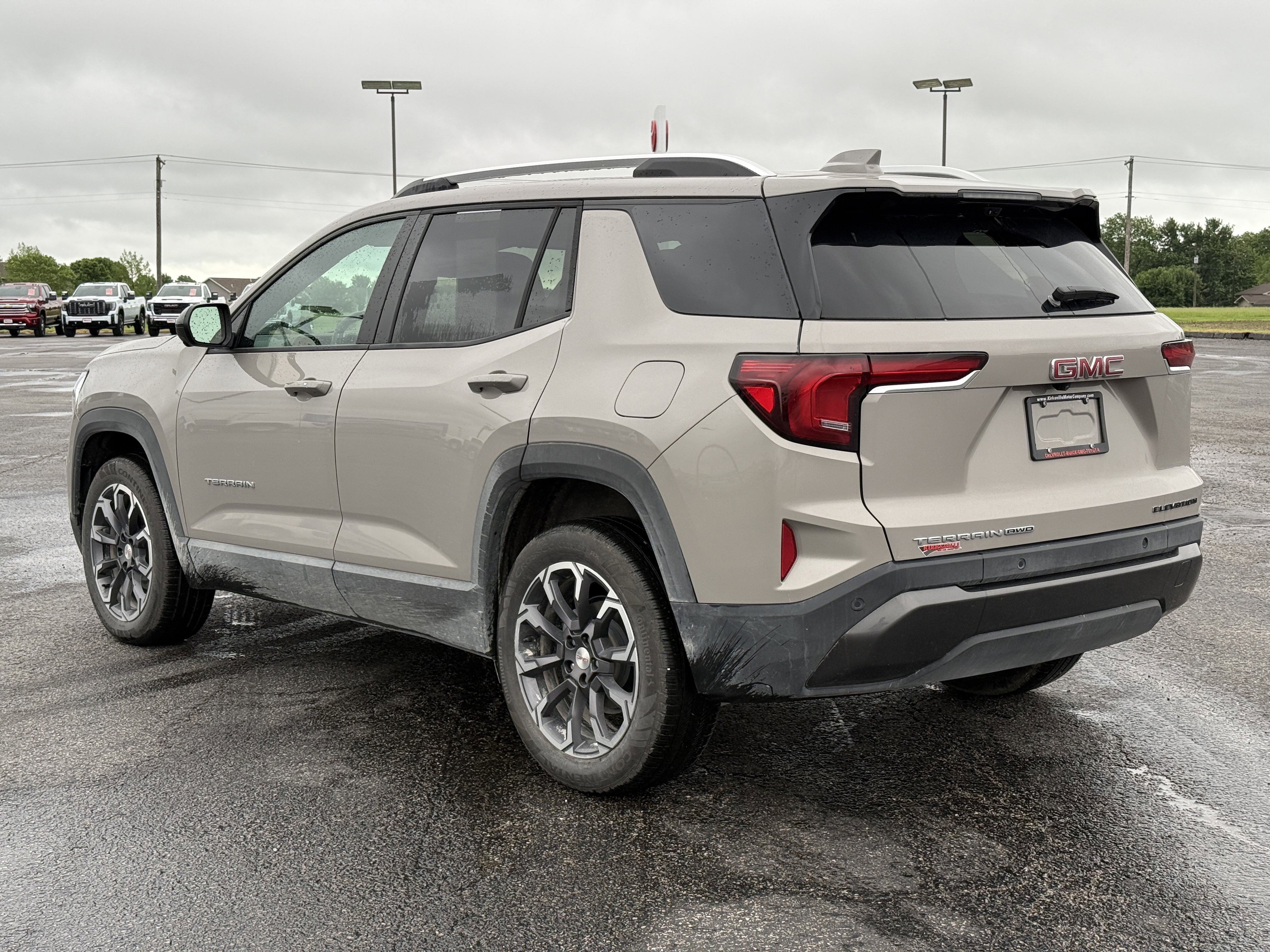 Used 2025 GMC Terrain Elevation w/ Elevation Premium Package AWD/4WD image 8