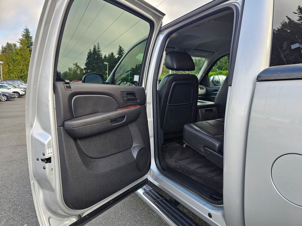Used 2011 GMC Sierra 1500 SLT w/ Chrome Essentials Package AWD/4WD image 17