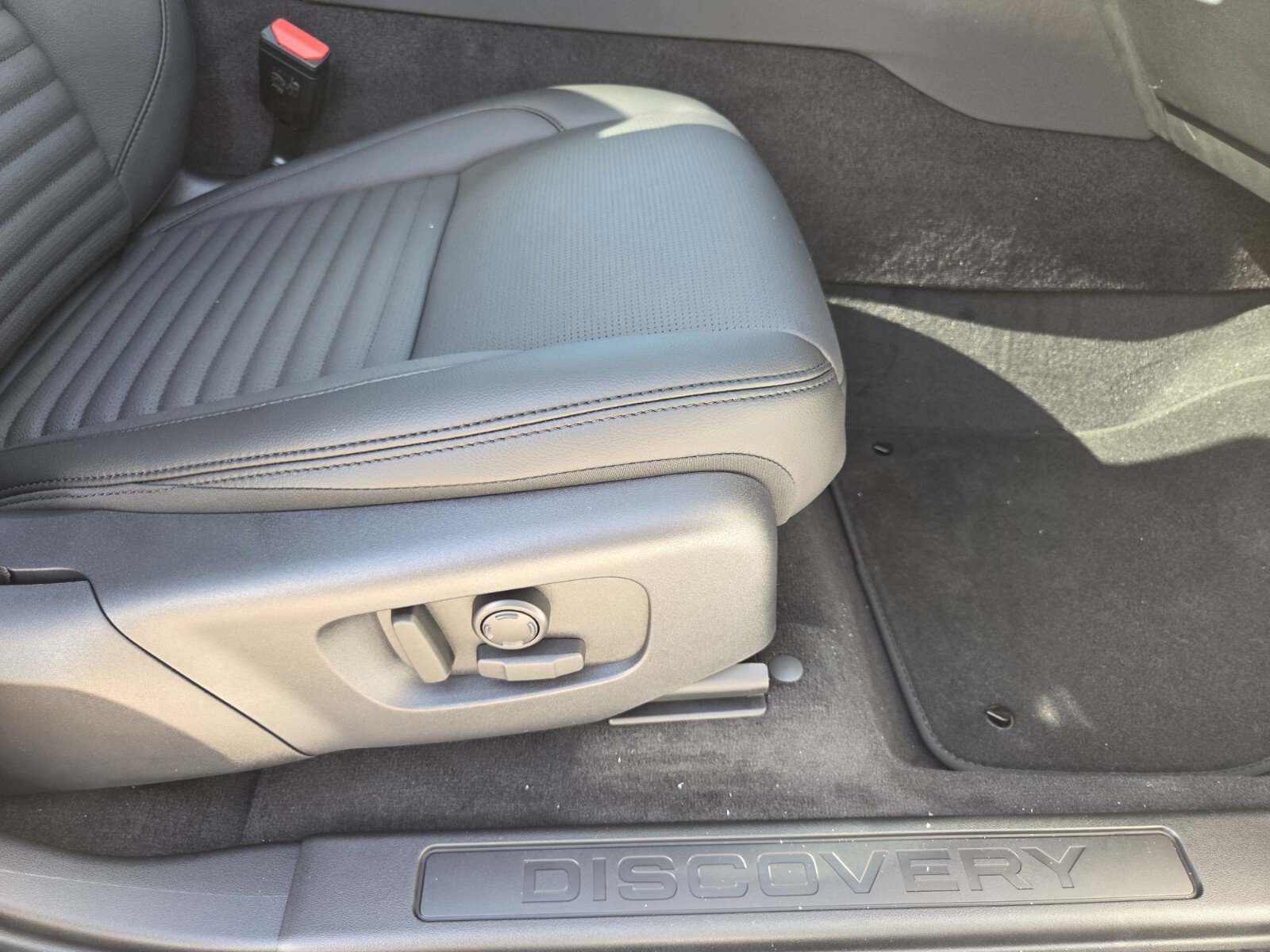 New 2025 Land Rover Discovery Sport S AWD/4WD image 10
