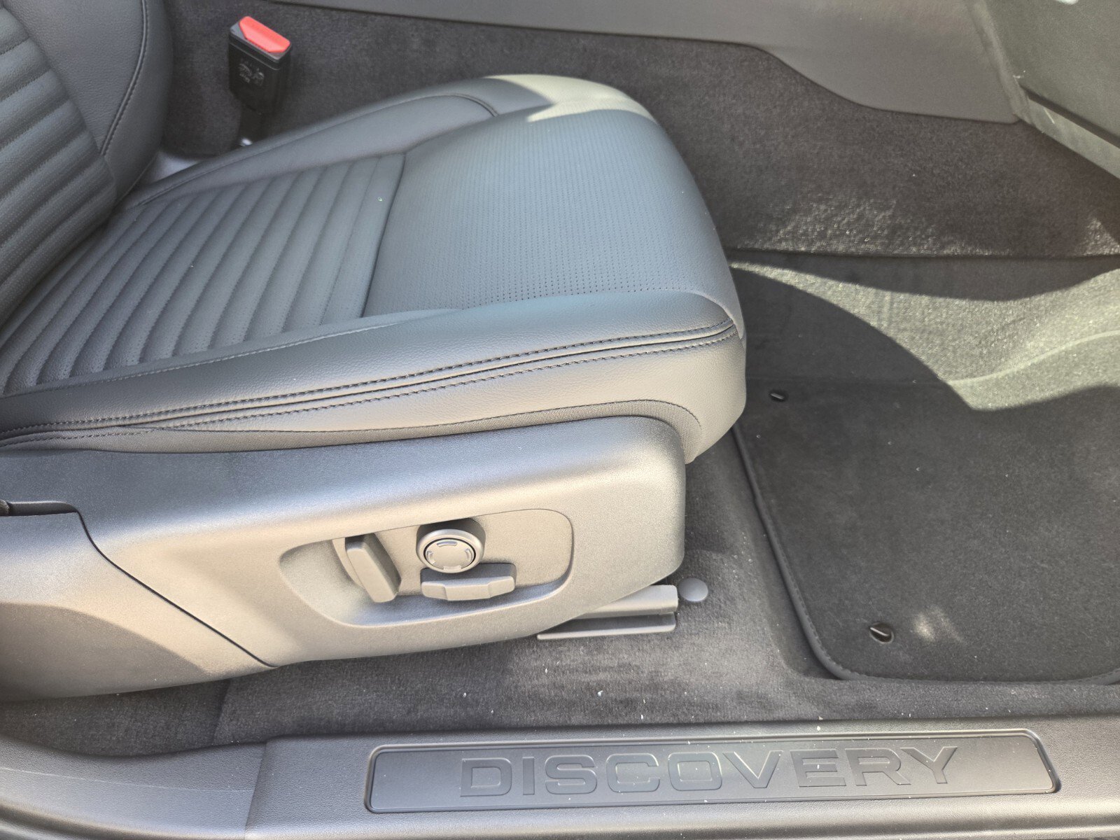 New 2025 Land Rover Discovery Sport S AWD/4WD image 10