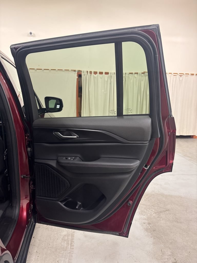 Used 2024 Jeep Grand Cherokee Altitude image 31