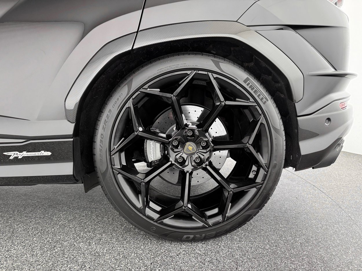 Used 2024 Lamborghini Urus Performante AWD/4WD image 32