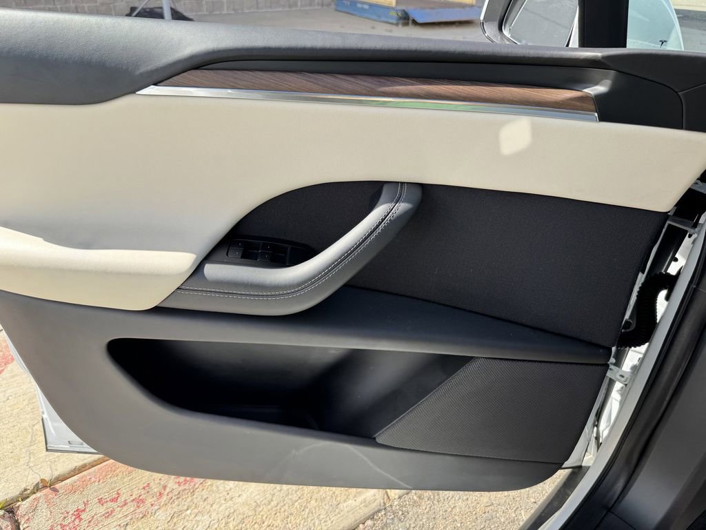 Used 2022 Tesla Model X Base image 16