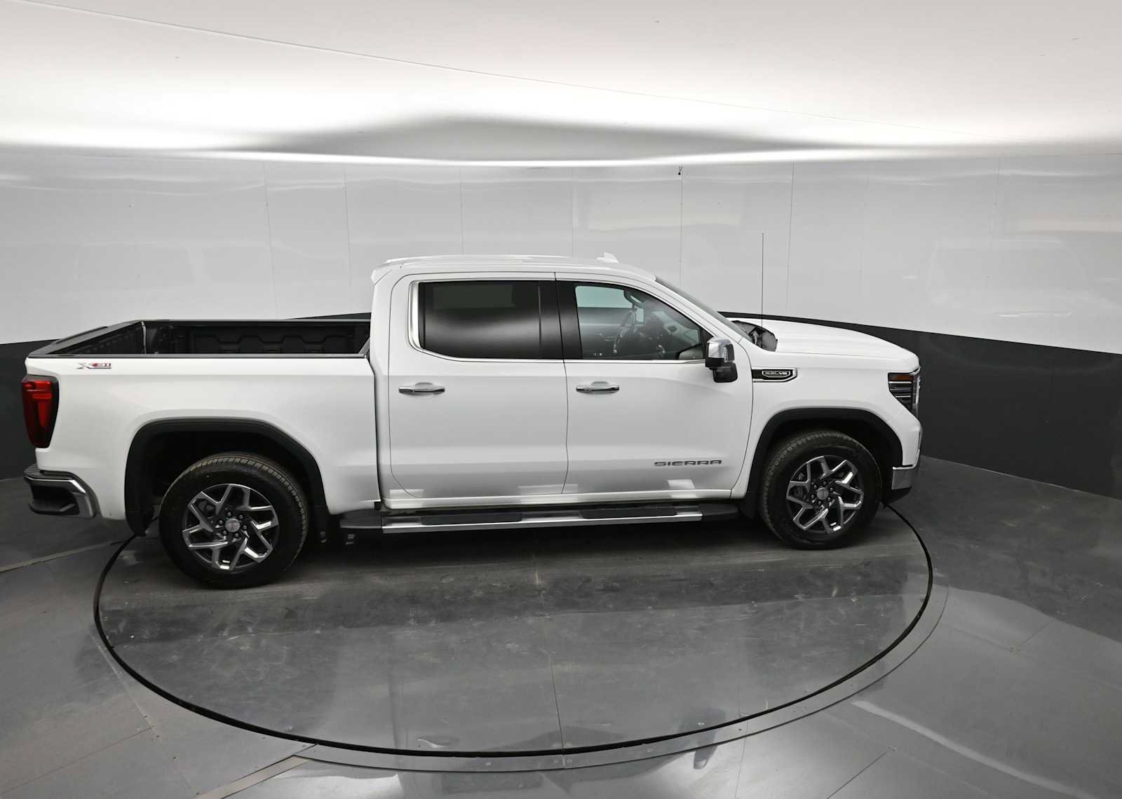 Used 2023 GMC Sierra 1500 SLT w/ SLT Premium Package AWD/4WD image 36