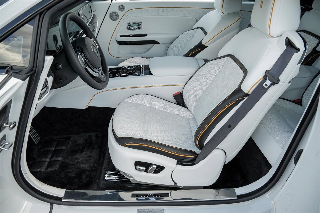 New 2025 Rolls-Royce Spectre Black Badge image 22
