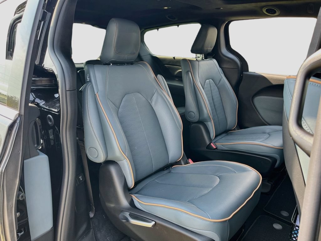 New 2027 Chrysler Pacifica Pinnacle w/ Theater Group FWD image 31