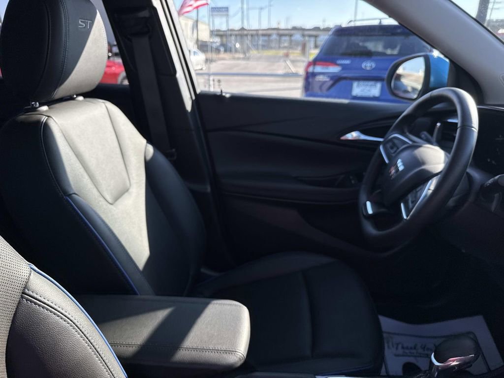 Certified 2025 Buick Encore GX Sport Touring image 11