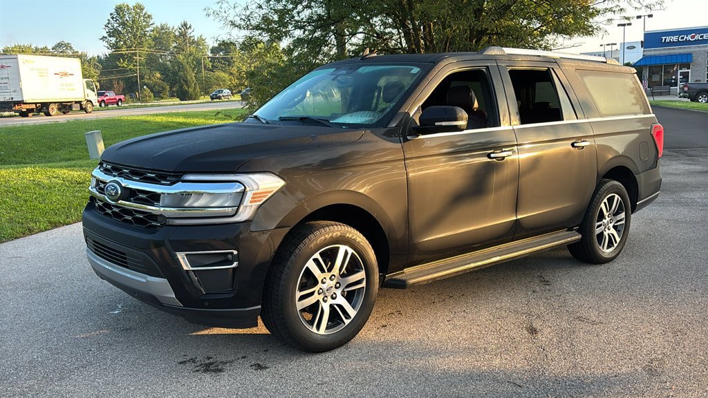 Used 2024 Ford Expedition Max Limited AWD/4WD image 3
