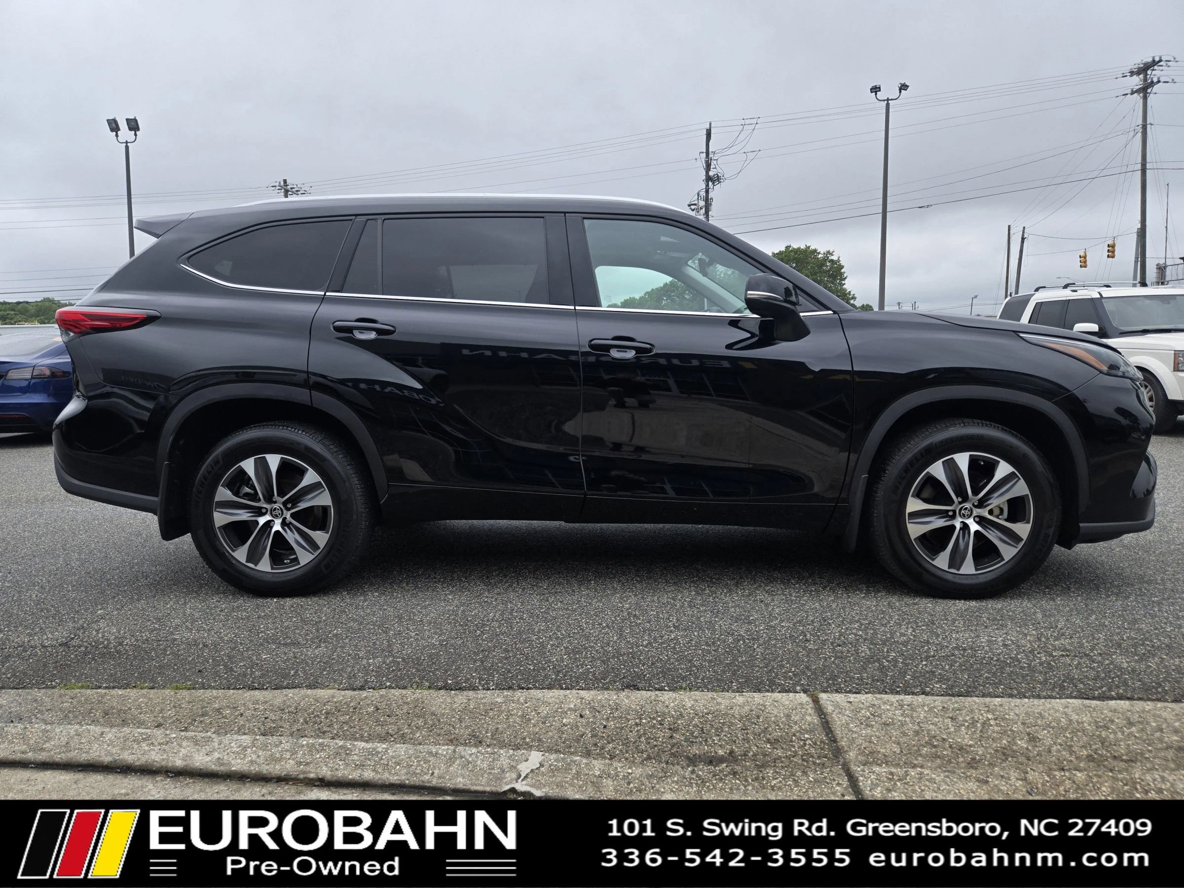 Used 2022 Toyota Highlander XLE AWD/4WD image 24