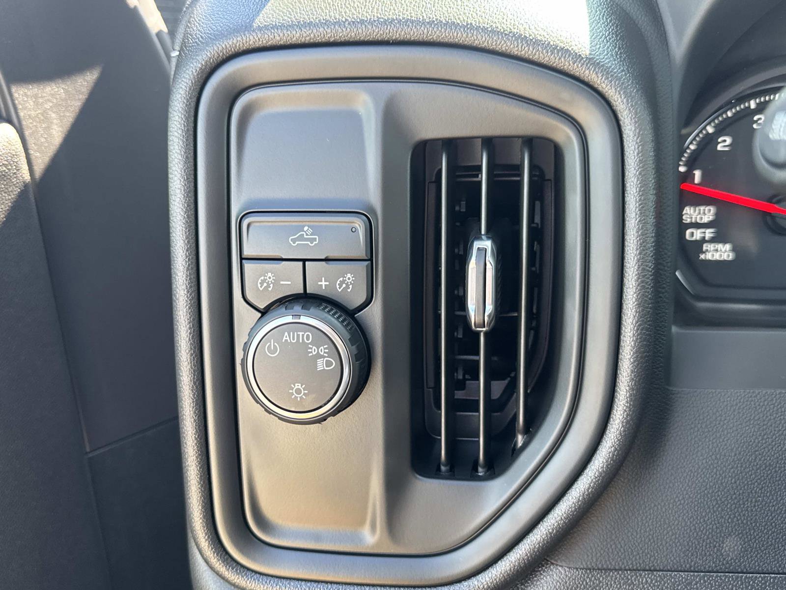 Used 2025 Chevrolet Silverado 1500 W/T image 19
