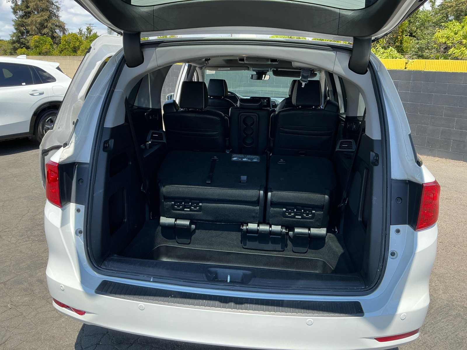 Used 2023 Honda Odyssey Elite image 25
