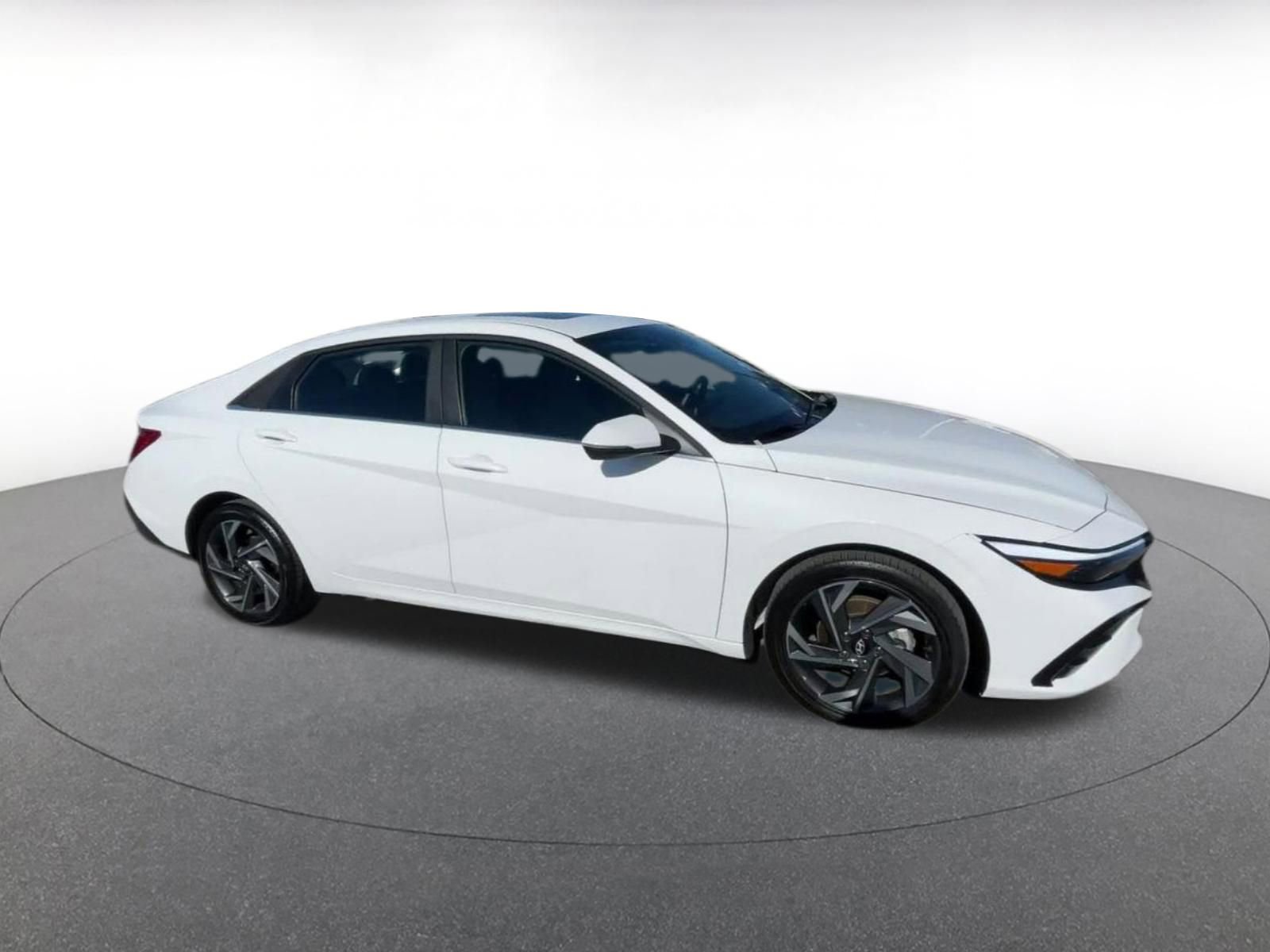 Used 2025 Hyundai Elantra Limited image 2