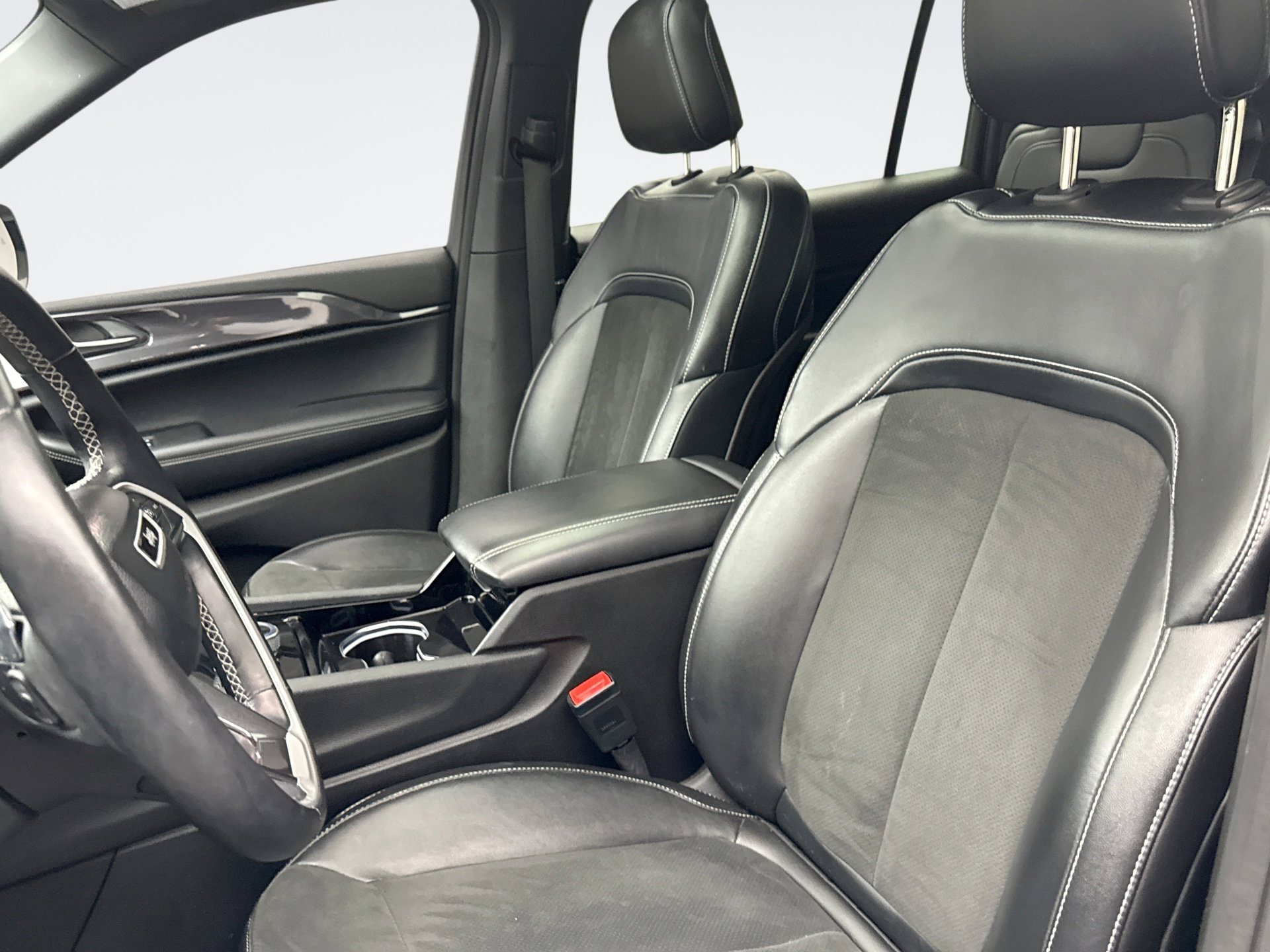 Used 2022 Jeep Grand Cherokee L Laredo image 11