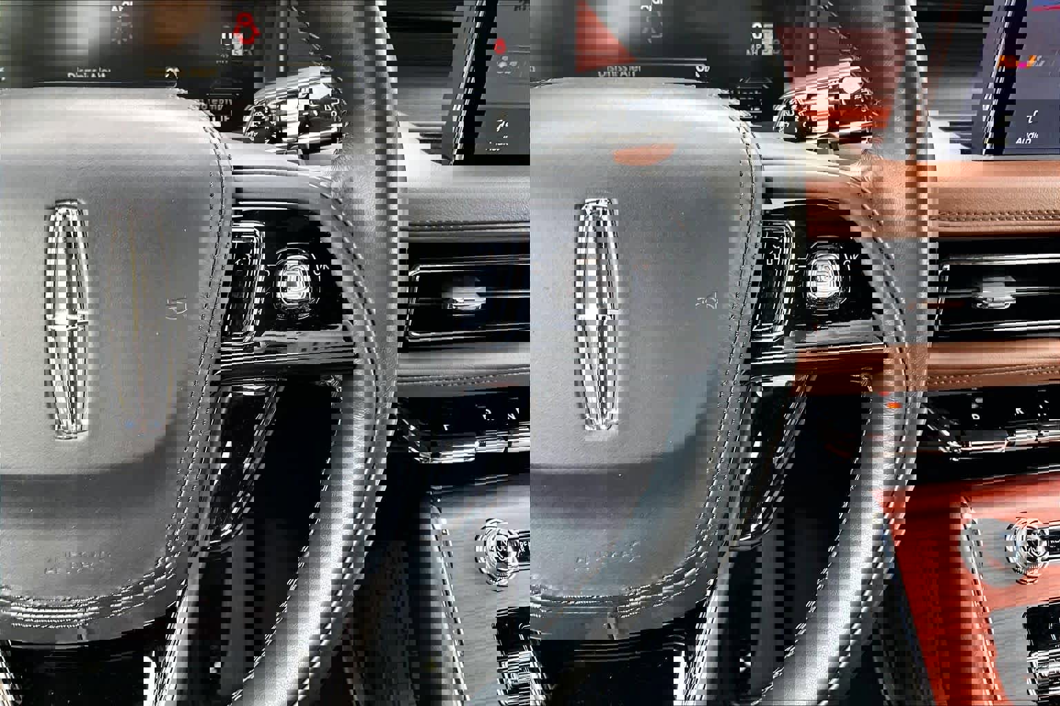 Used 2023 Lincoln Aviator Reserve w/ Equipment Group 201A image 23