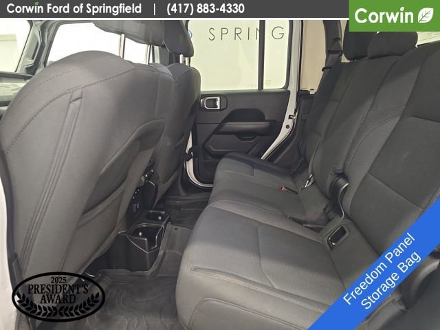 Used 2023 Jeep Gladiator Overland w/ Cold Weather Group image 18