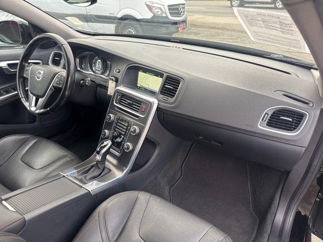 Used 2015 Volvo V60 T5 Cross Country image 26
