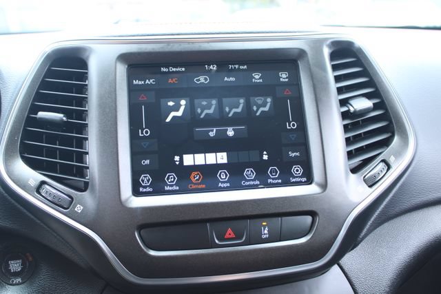 Used 2022 Jeep Cherokee Trailhawk AWD/4WD image 22