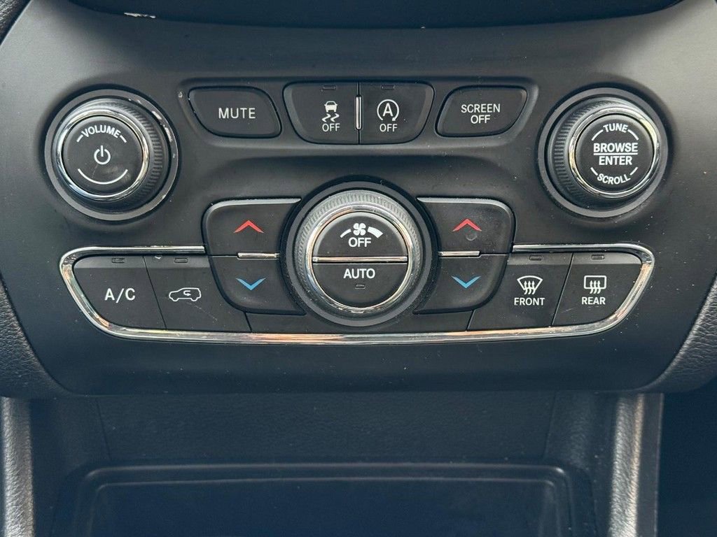 Used 2019 Jeep Cherokee Limited image 20