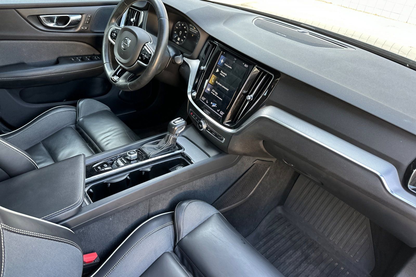 Used 2019 Volvo S60 T5 R-Design image 15