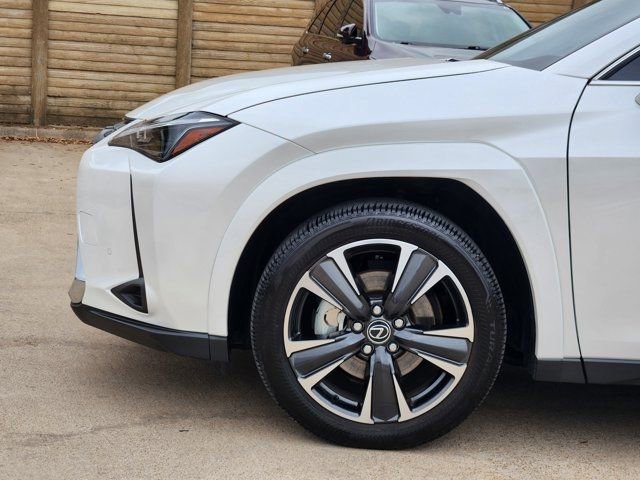 Used 2025 Lexus UX 300h FWD w/ Accessory Package (Z2) image 15