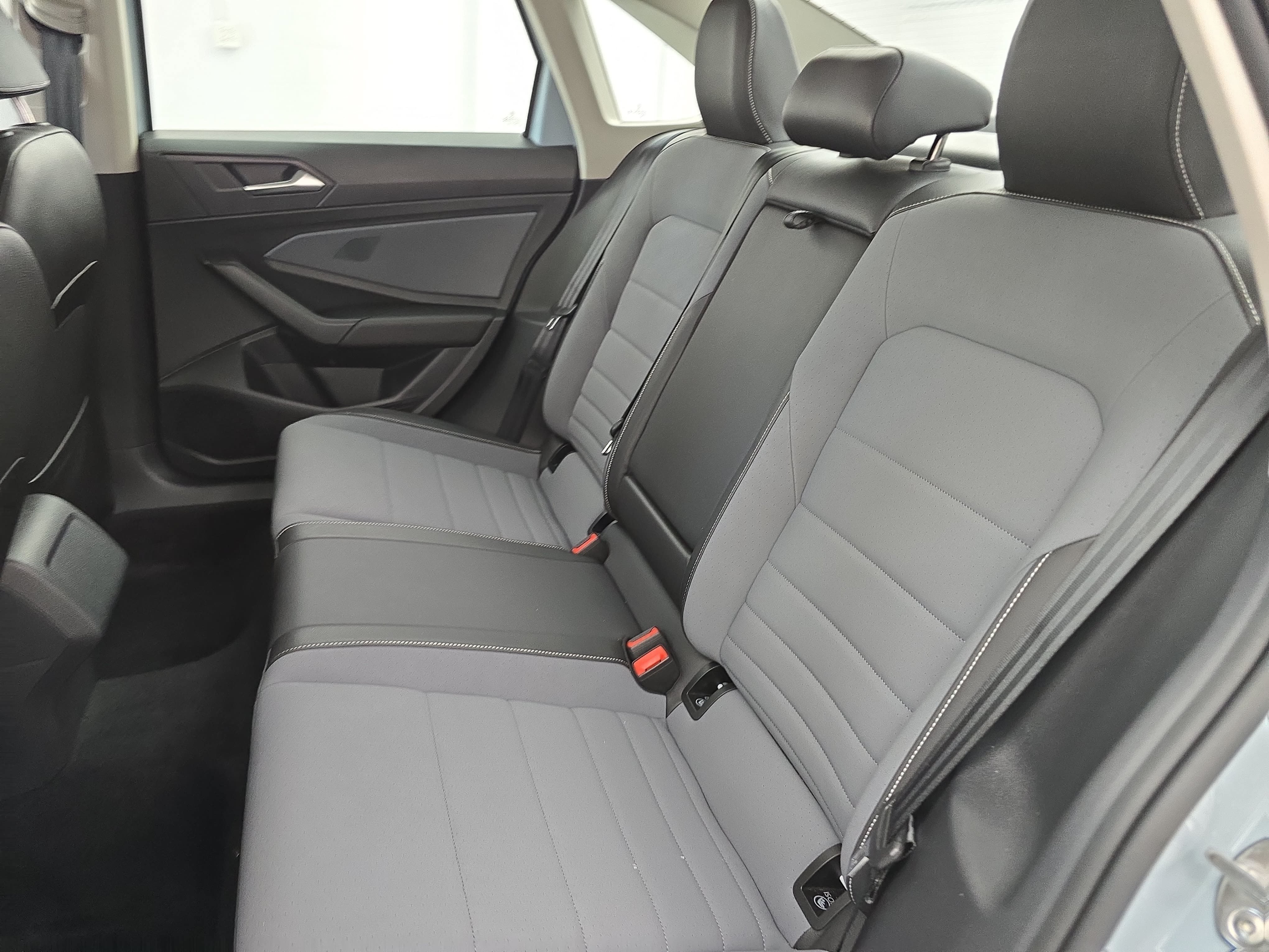 Certified 2025 Volkswagen Jetta SE FWD image 13