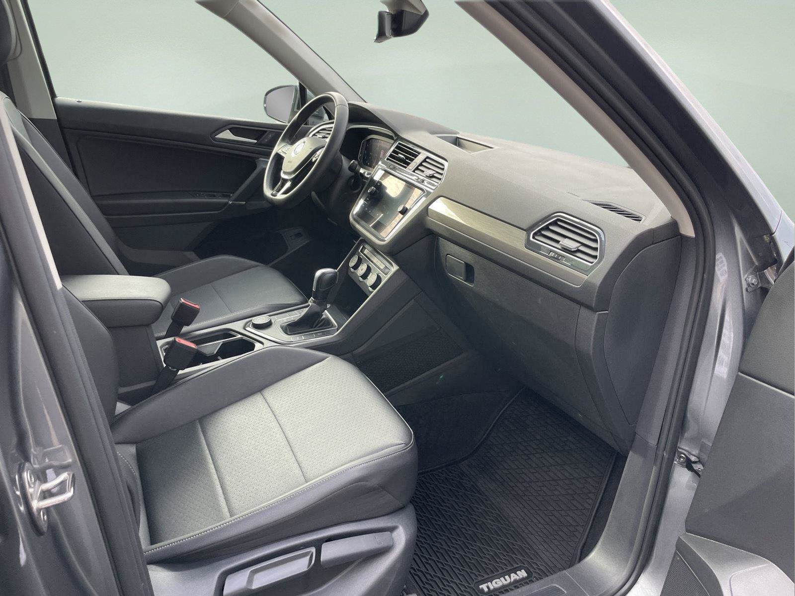 Used 2020 Volkswagen Tiguan SEL AWD/4WD image 25