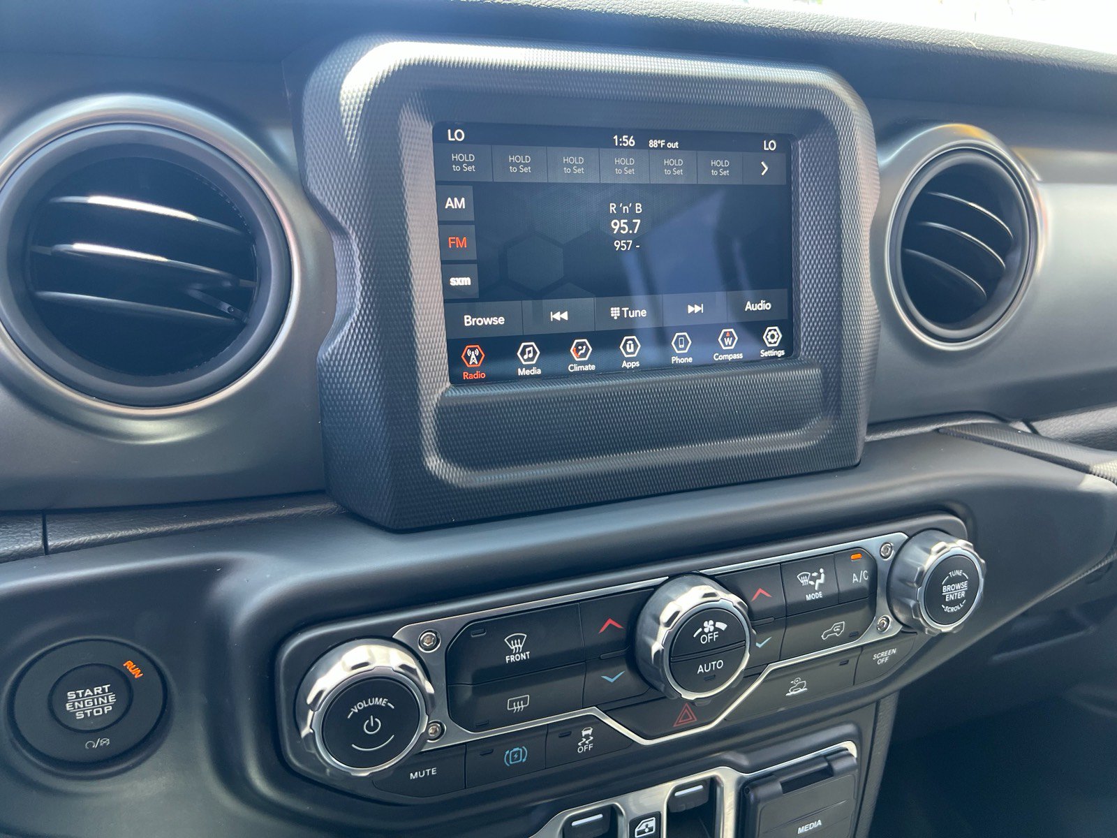Used 2023 Jeep Wrangler Unlimited w/ Convenience Group AWD/4WD image 24