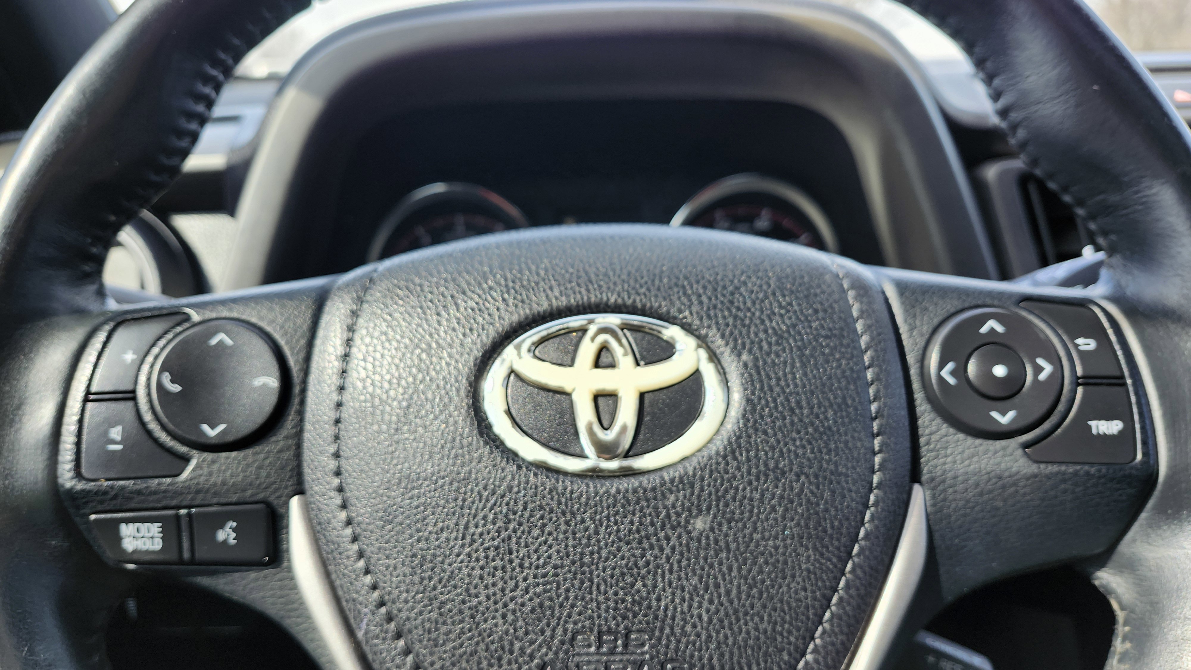 Used 2016 Toyota RAV4 SE image 25