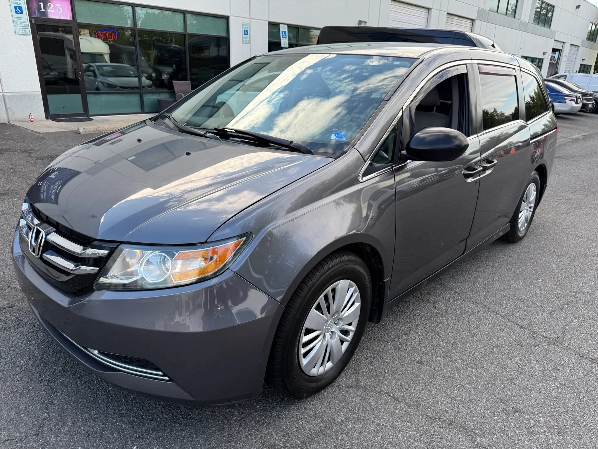 Used 2015 Honda Odyssey LX image 11