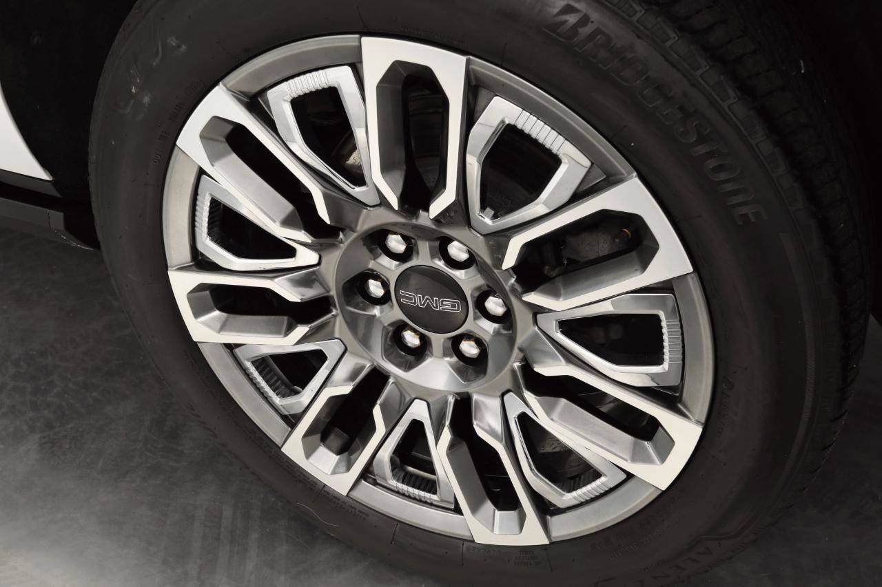 Used 2023 GMC Yukon XL Denali Ultimate image 10