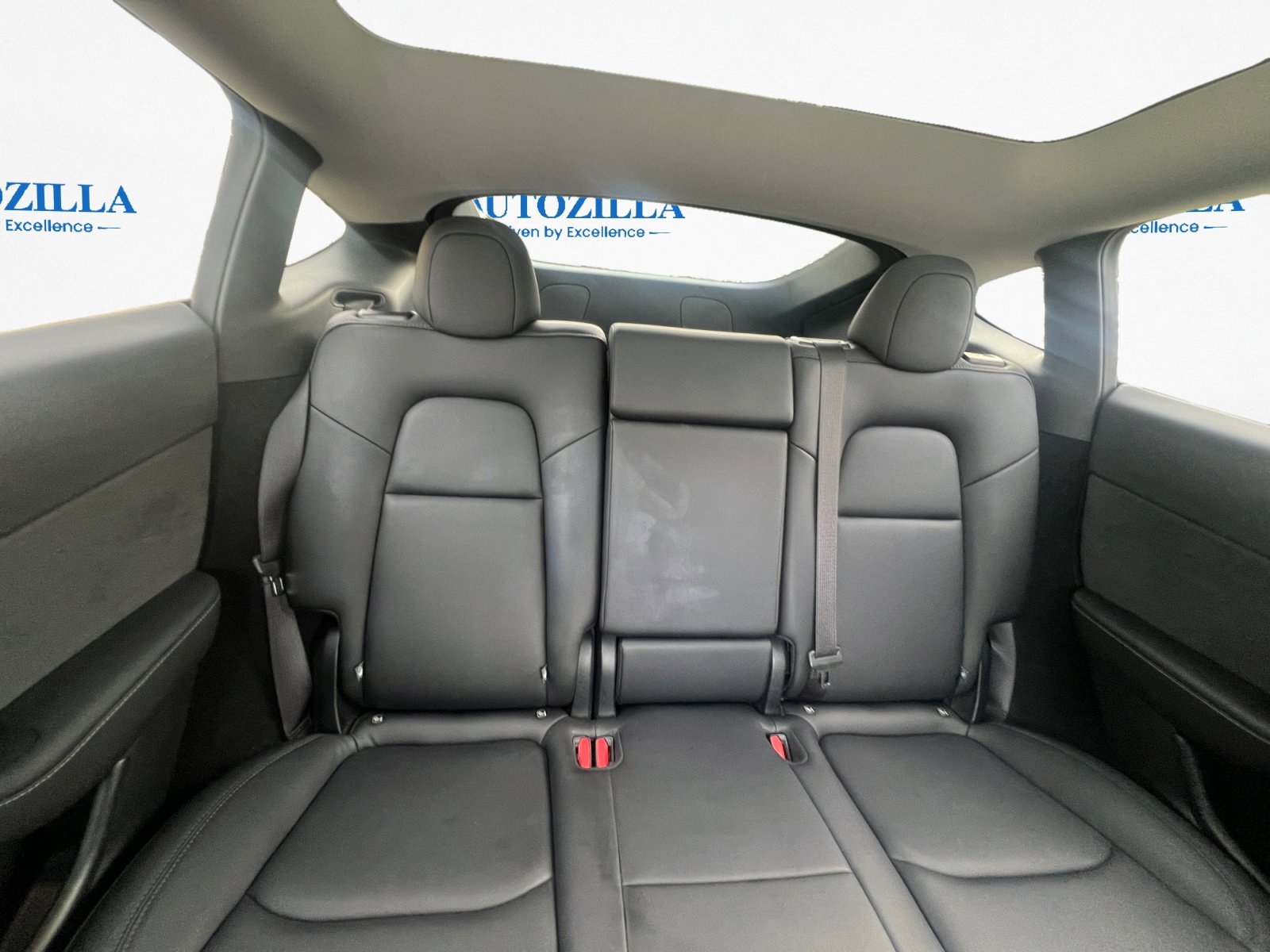 Used 2025 Tesla Model Y Long Range RWD image 12