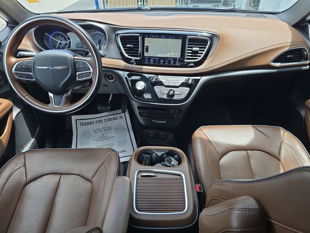Used 2020 Chrysler Pacifica Limited w/ Tire & Wheel Group FWD image 11