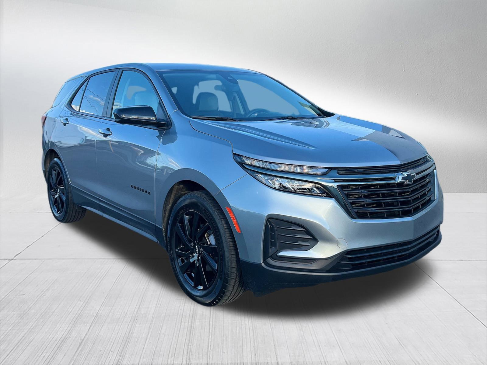 Used 2024 Chevrolet Equinox LS w/ LS Convenience Package image 3