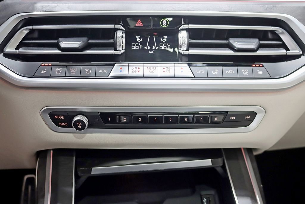 Used 2022 BMW X7 M50i image 26