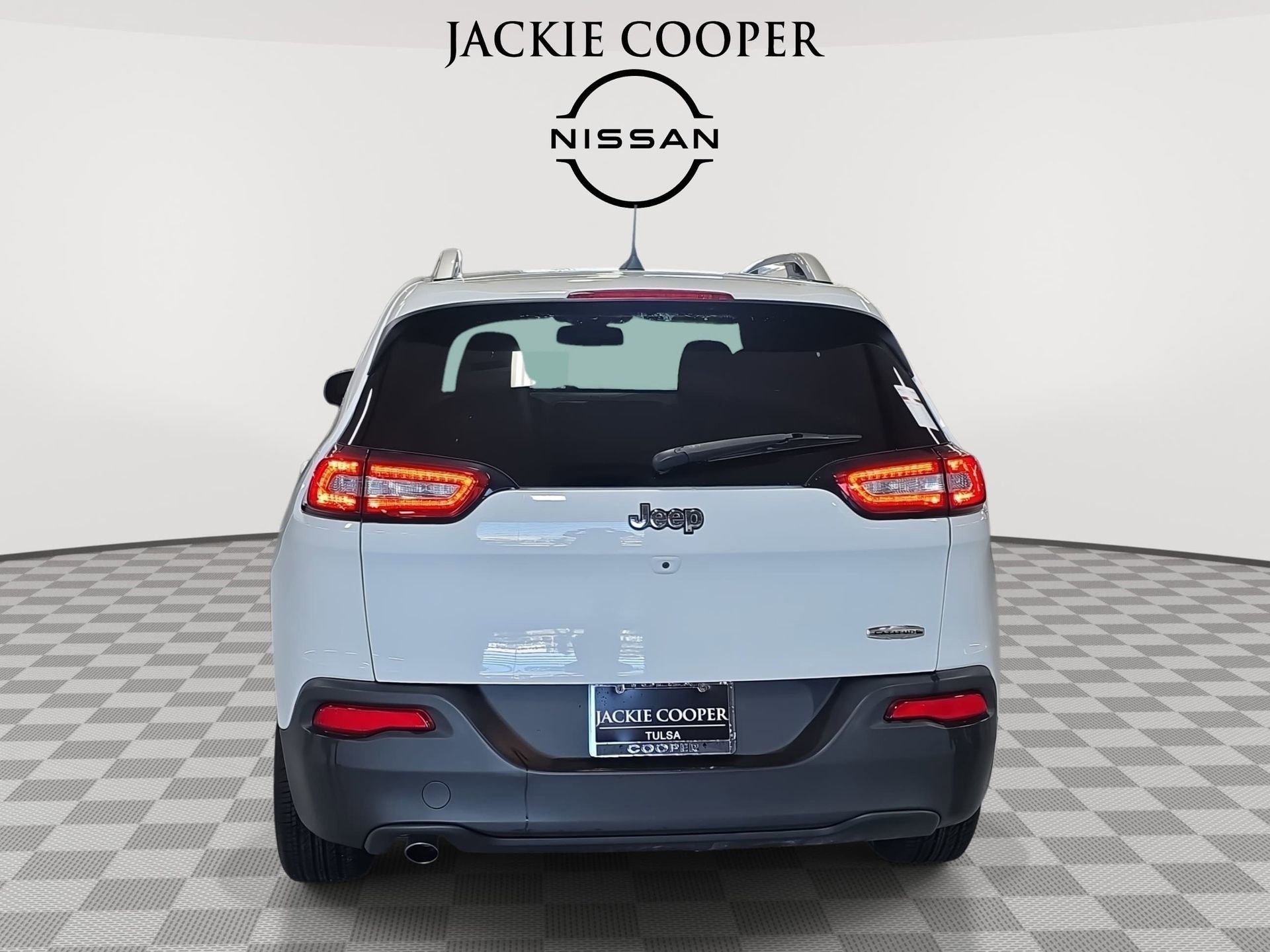 Used 2017 Jeep Cherokee Latitude w/ Cold Weather Group image 6