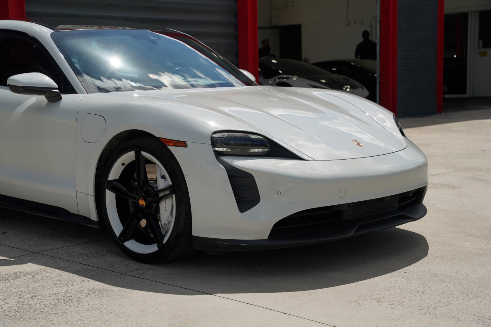 Used 2020 Porsche Taycan 4S AWD/4WD image 2