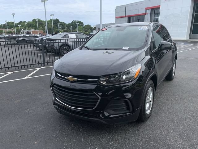 Used 2020 Chevrolet Trax LS w/ Tint and Cruise Package FWD image 4