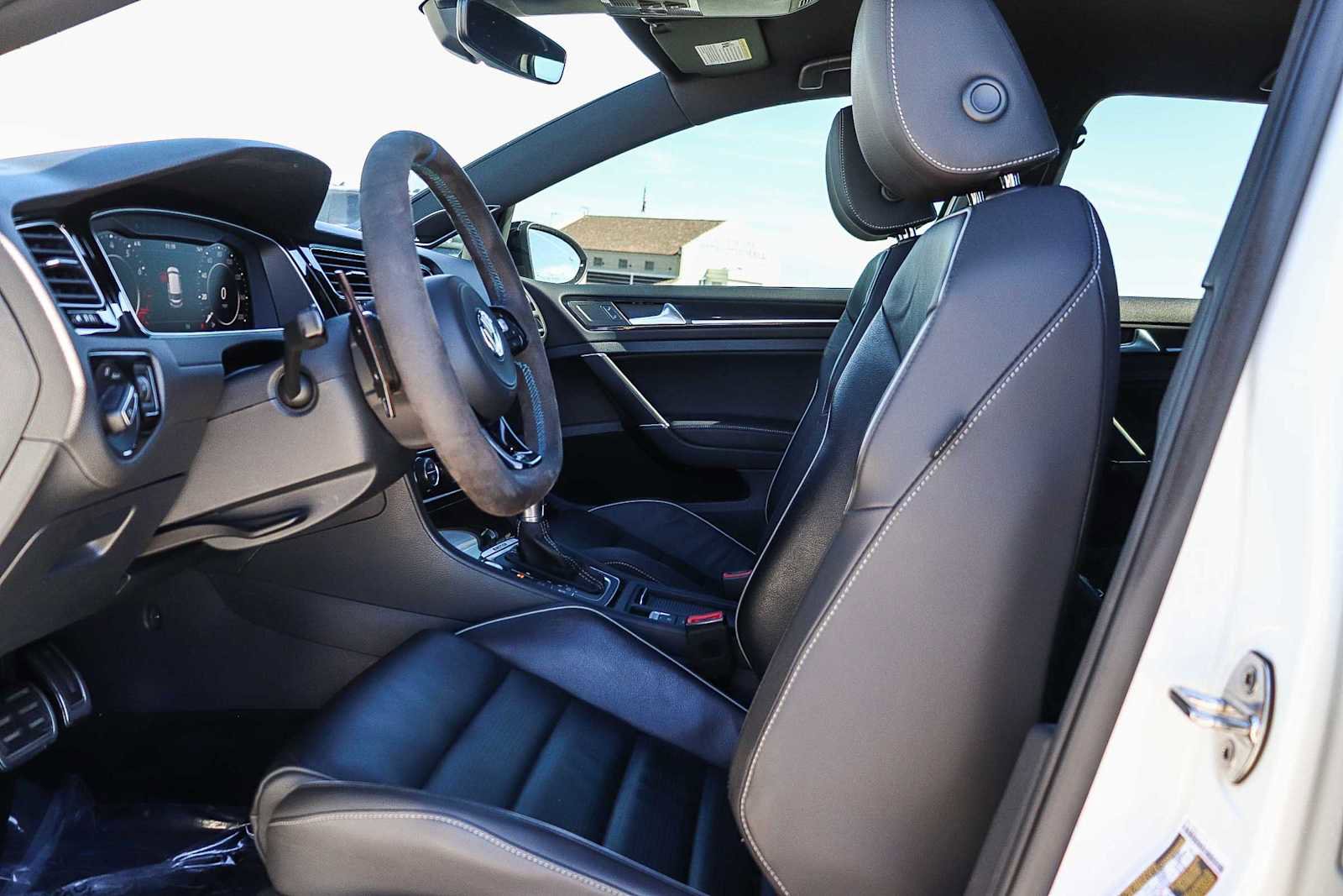 Used 2019 Volkswagen Golf R 4-Door image 18