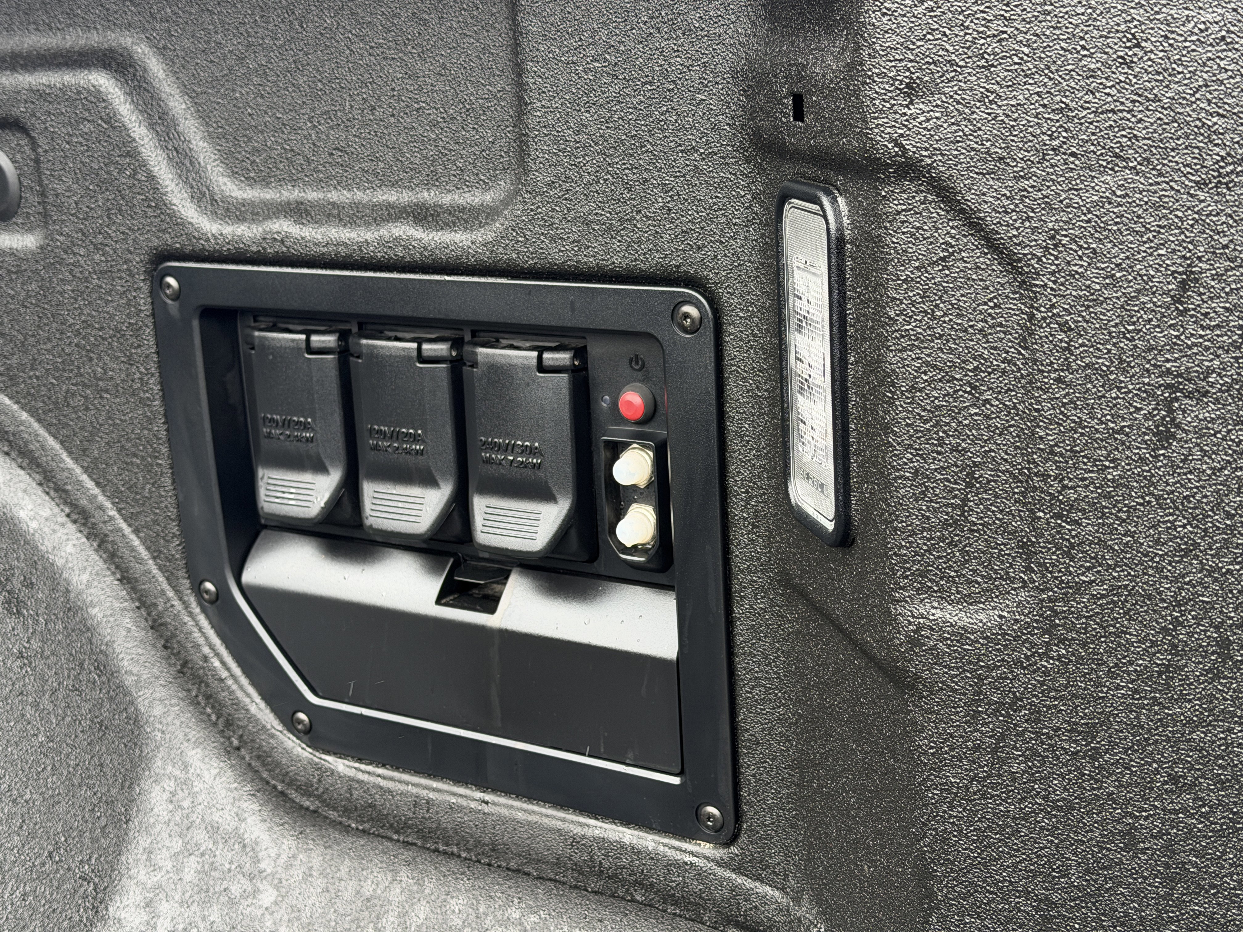 Used 2024 GMC Sierra EV Denali AWD/4WD image 20