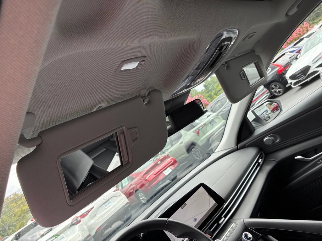 Used 2025 Hyundai Elantra Limited FWD image 45