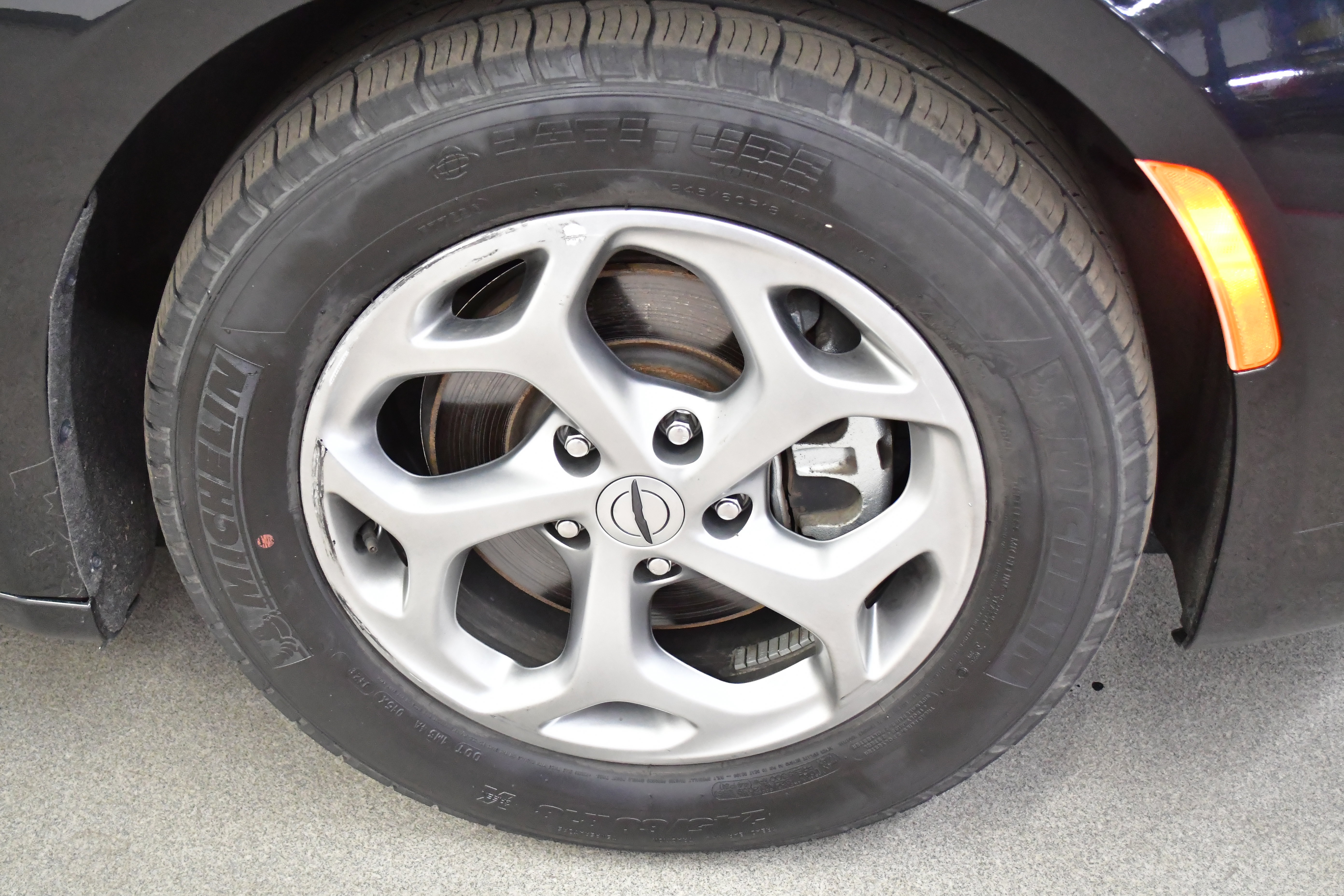Used 2023 Chrysler Pacifica Limited FWD image 37