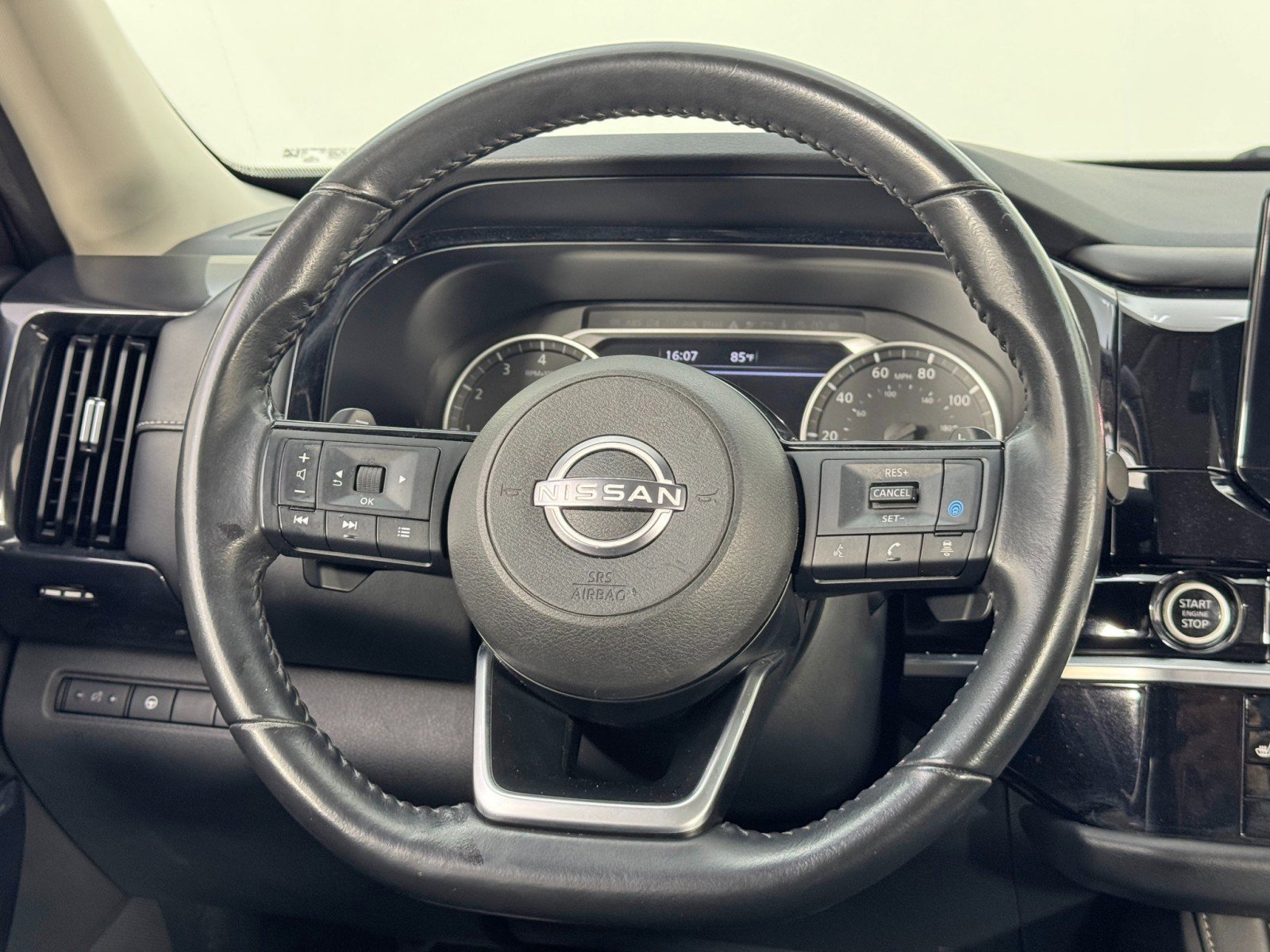 Used 2022 Nissan Pathfinder SV image 18