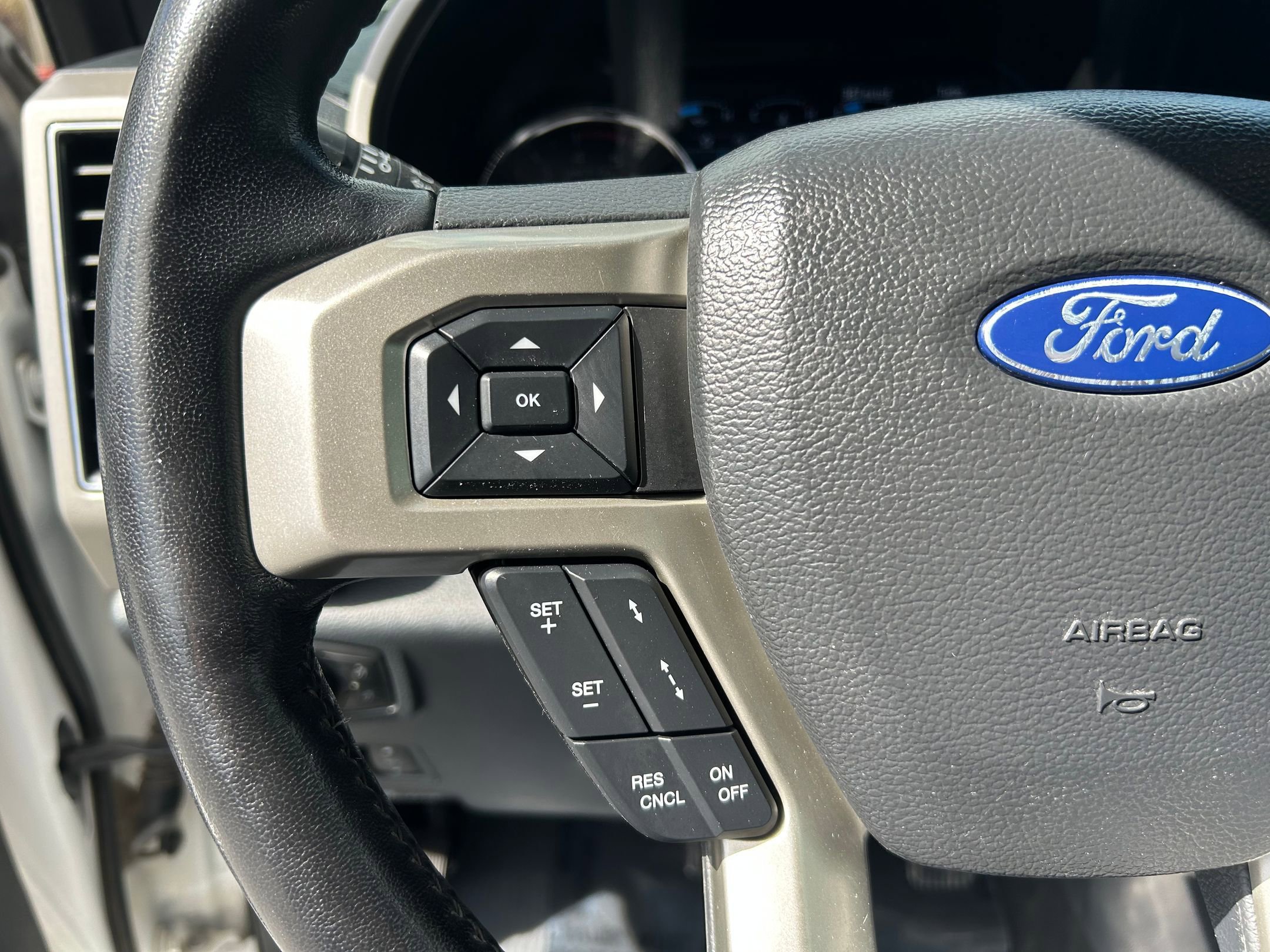 Used 2022 Ford F350 Lariat w/ Lariat Ultimate Package AWD/4WD image 17