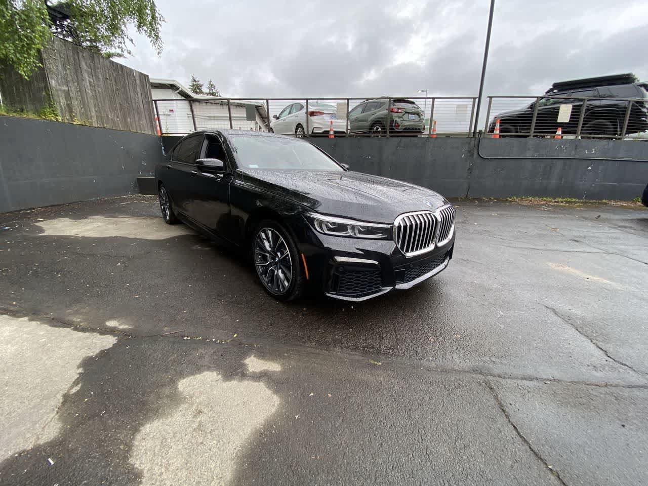 Used 2020 BMW 740i w/ M Sport Package RWD image 8