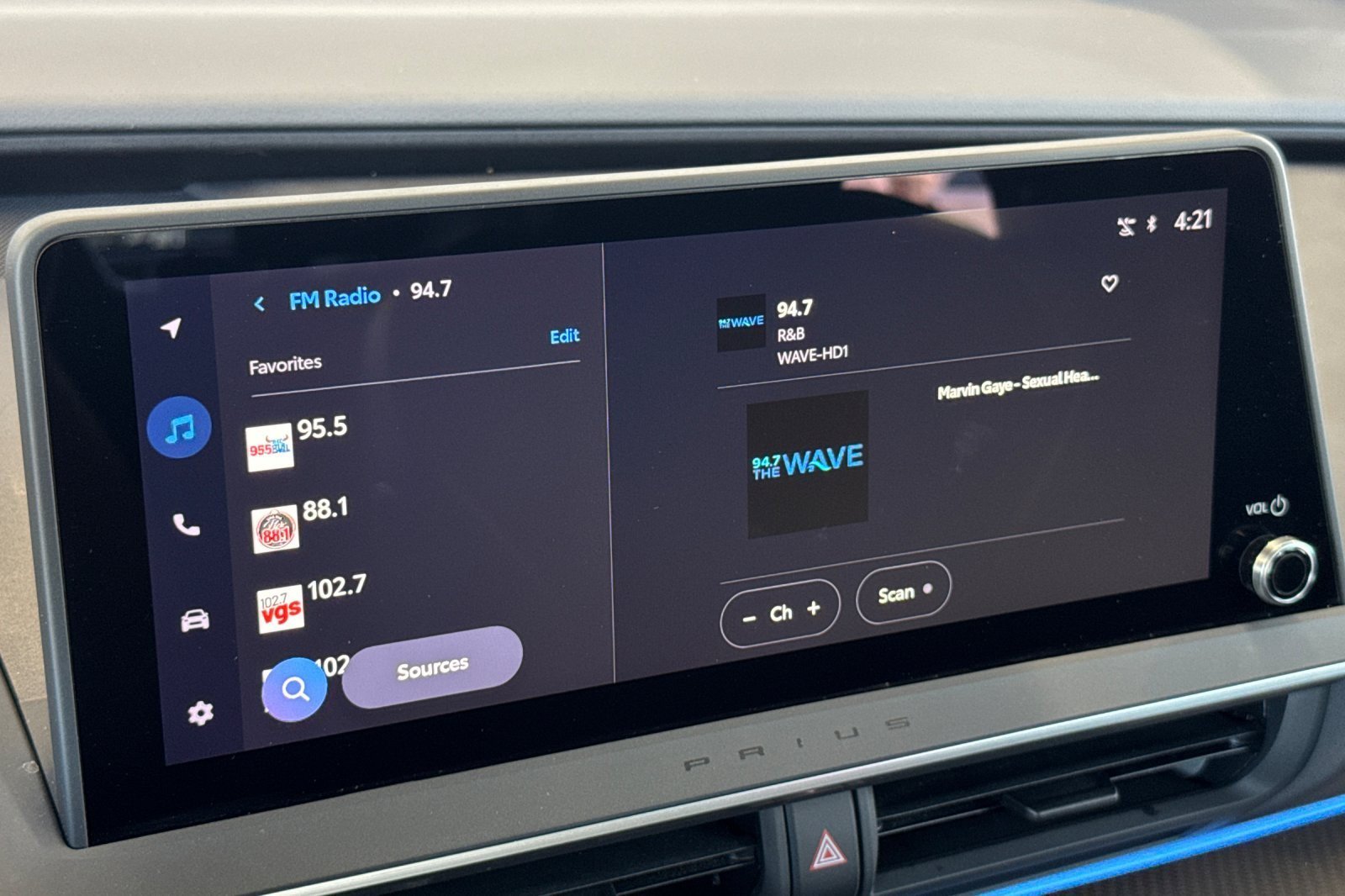 Certified 2025 Toyota Prius XLE FWD image 16